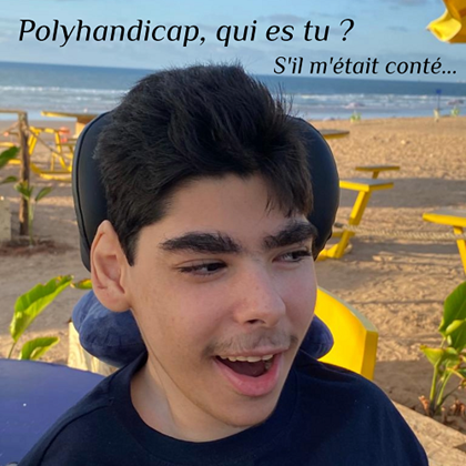 Photo d'un adolescent polyhandicapé joyeux avec pour titre : "Polyhandicap, qui es-tu ? S'il m'était conté..."